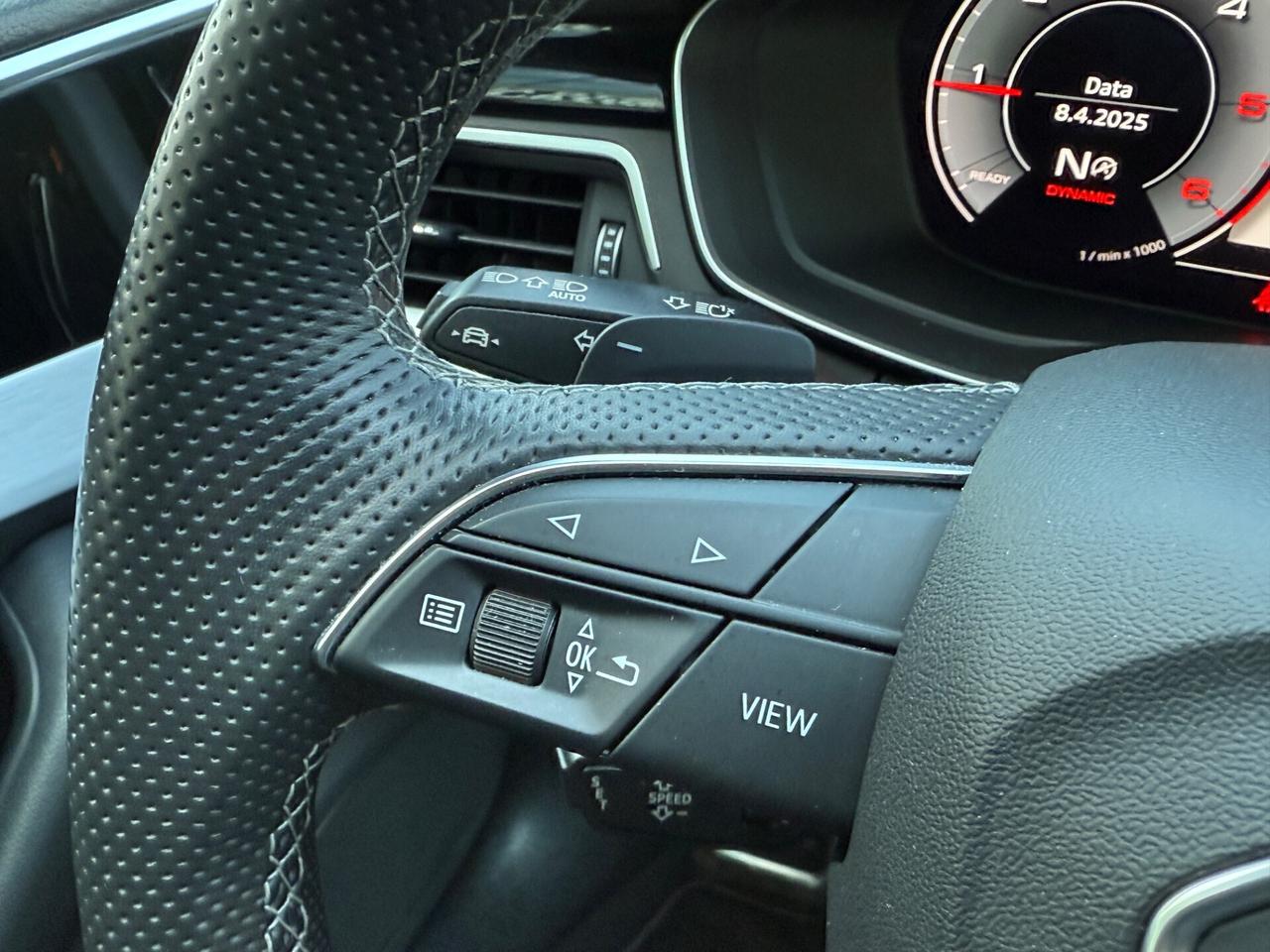 Audi A4 Avant 40 TDI quattro S tronic S line|BLACK LINE