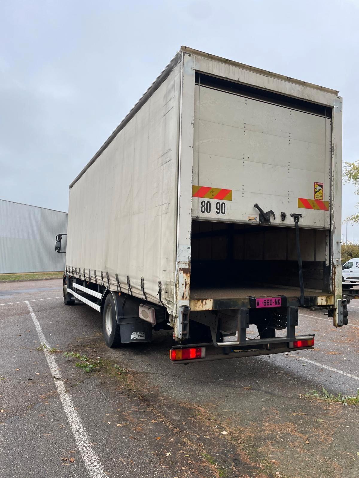 IVECO EUROCARGO CENTINATO ML190E25 – 19 TONNELLATE – MENO DI 90.000 KM