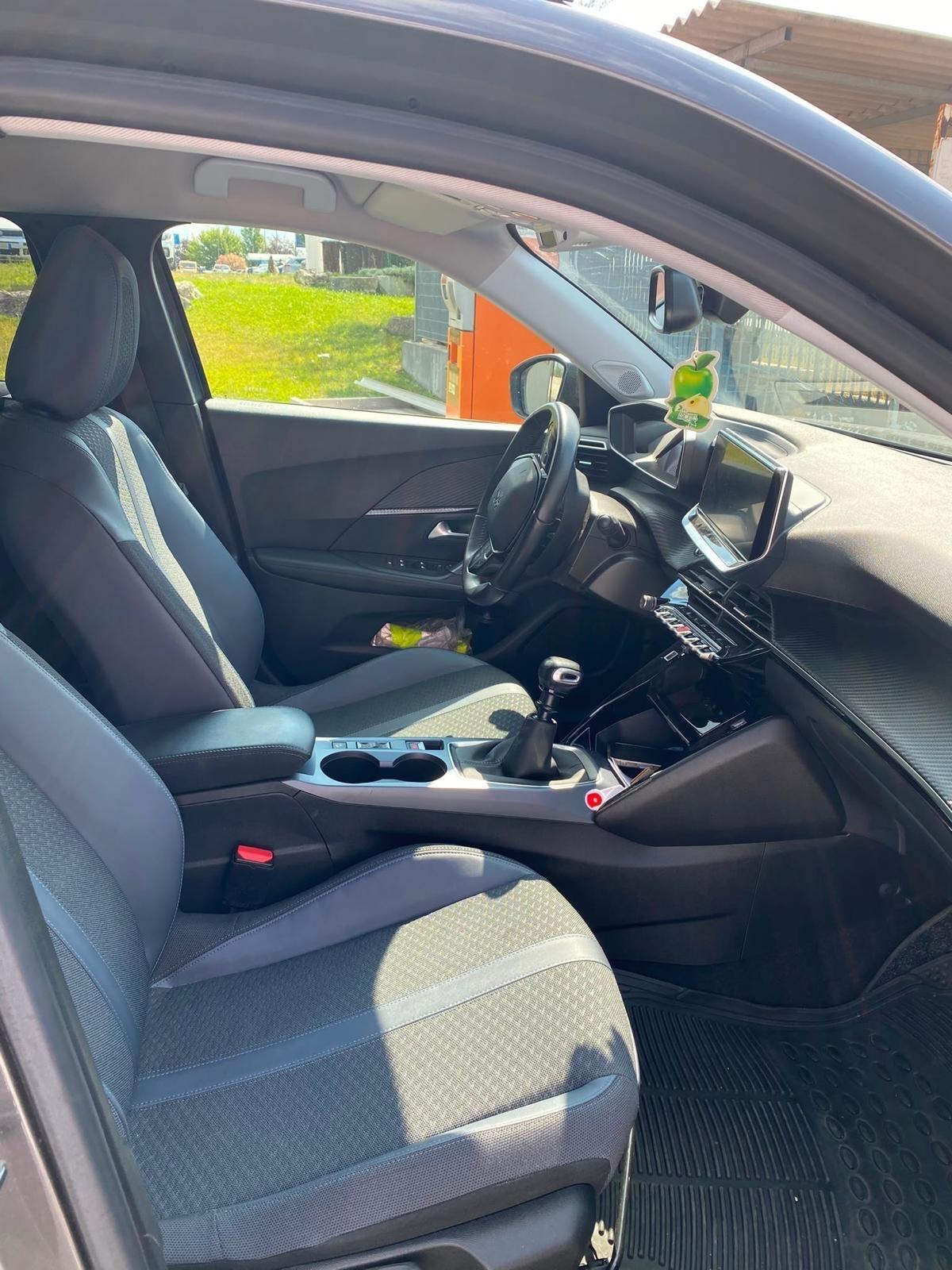 Peugeot 2008 PureTech 100 S&S Allure Navi Pack
