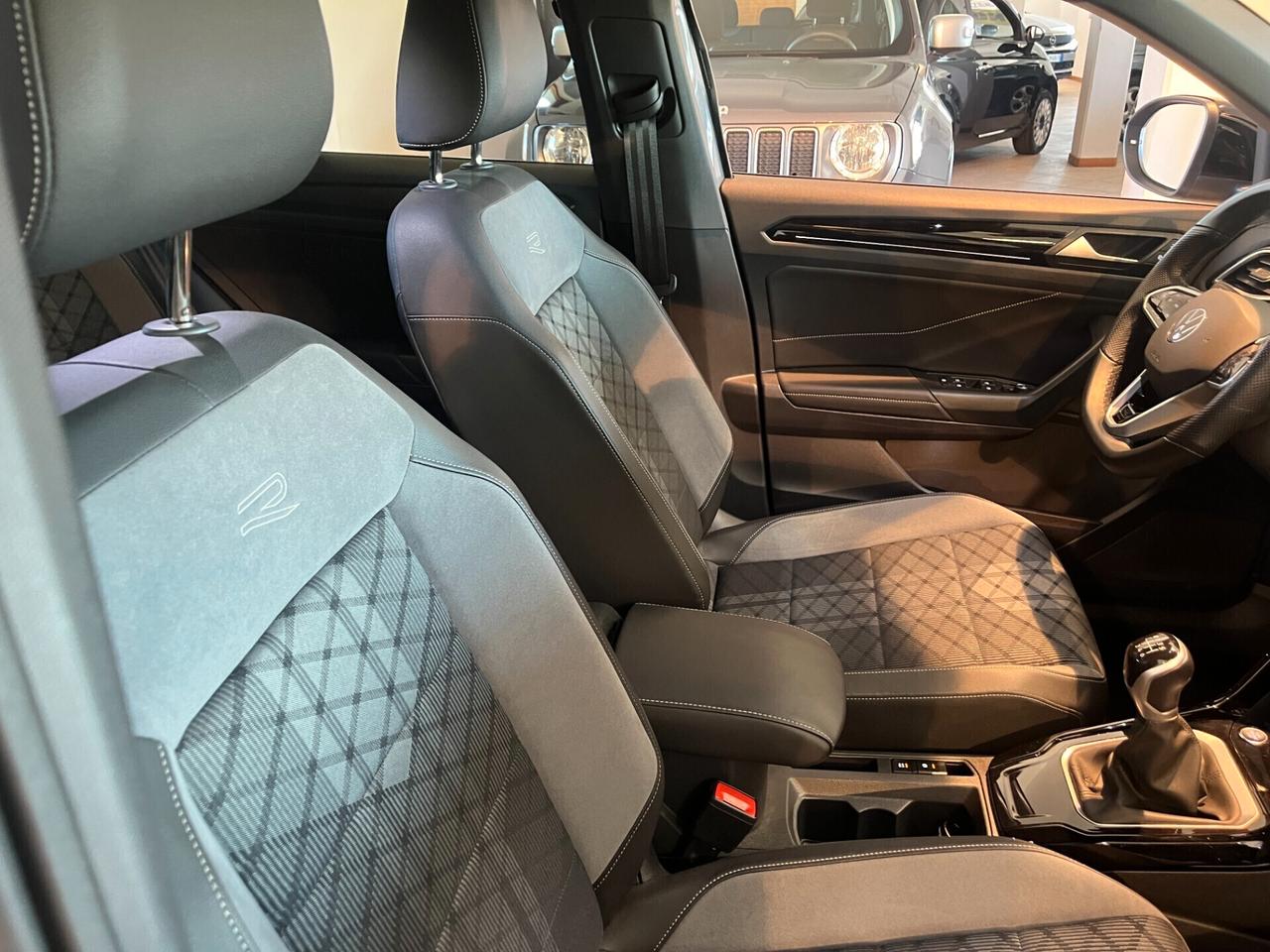 Volkswagen T-Roc 1.0 TSI R-Line +TECH PACK