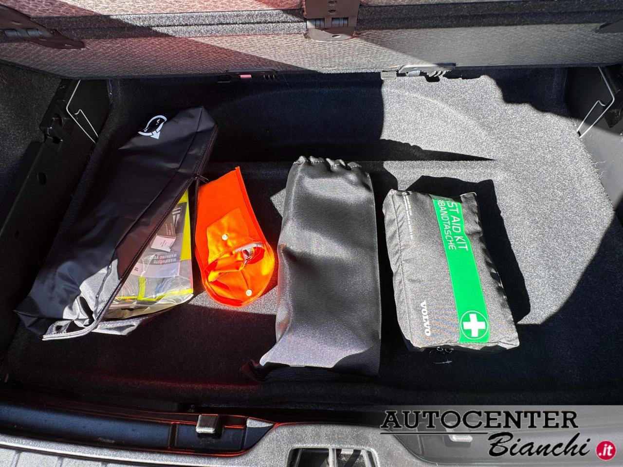 Volvo XC40 2.0 b4 awd Momentum