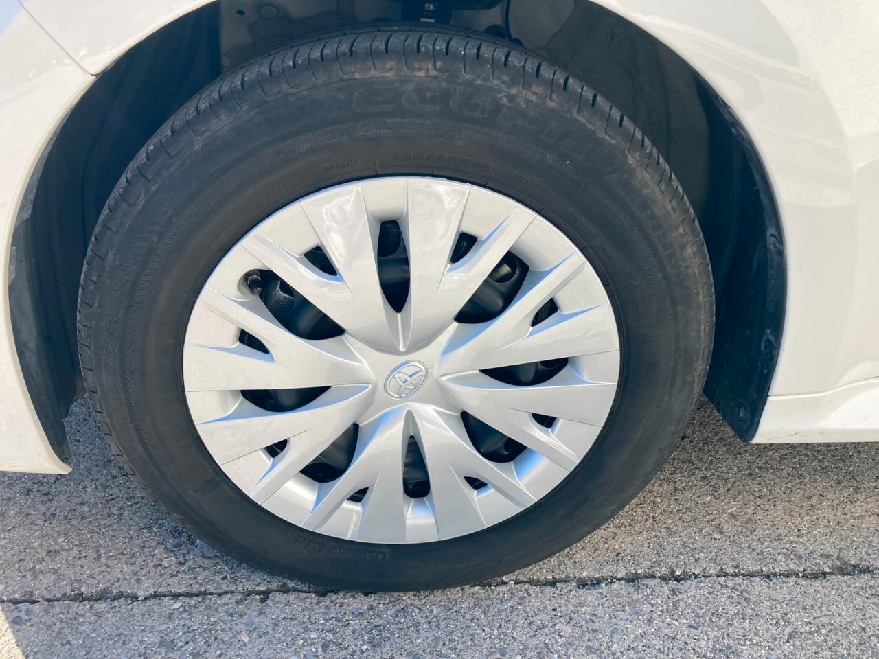 Toyota Yaris 1.5 Hybrid 5p. Active 14700 KM.