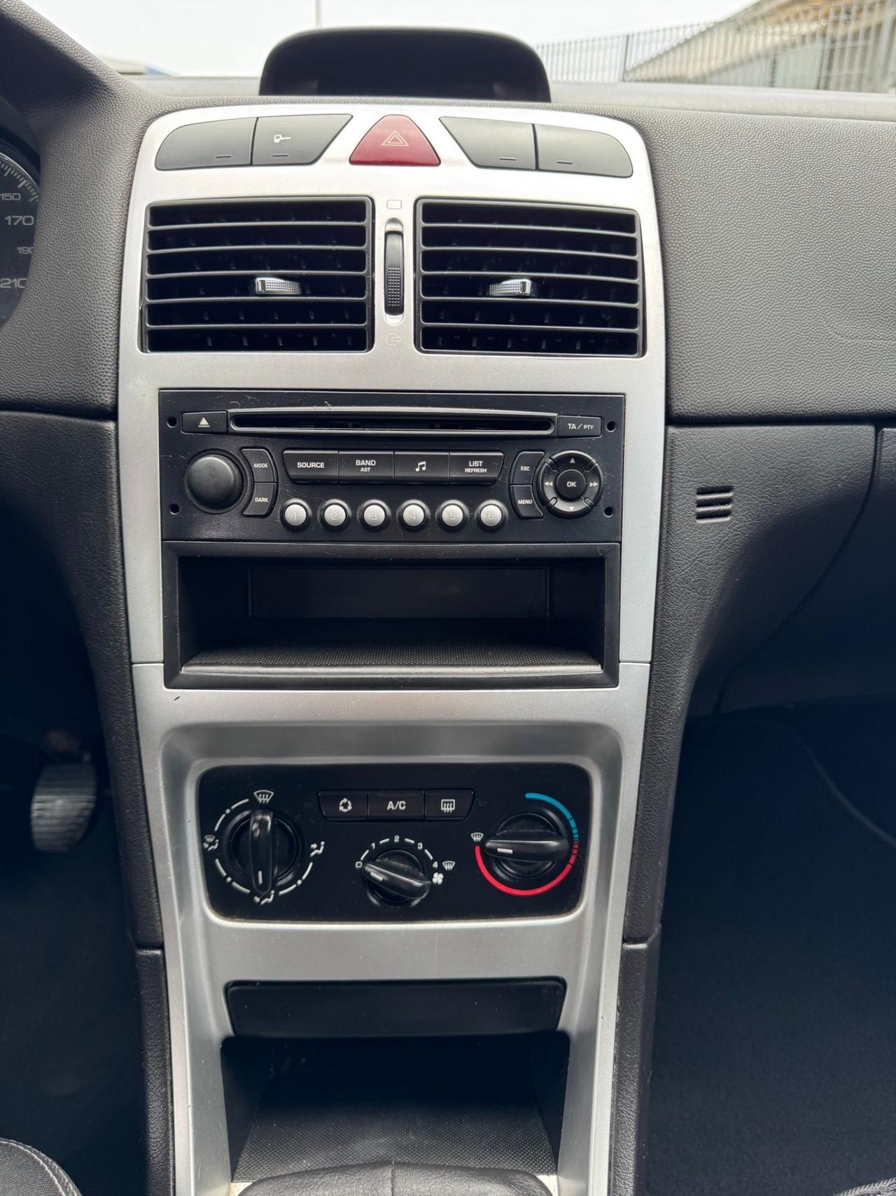 Peugeot 307 1.4 16V 5p. 143000 km