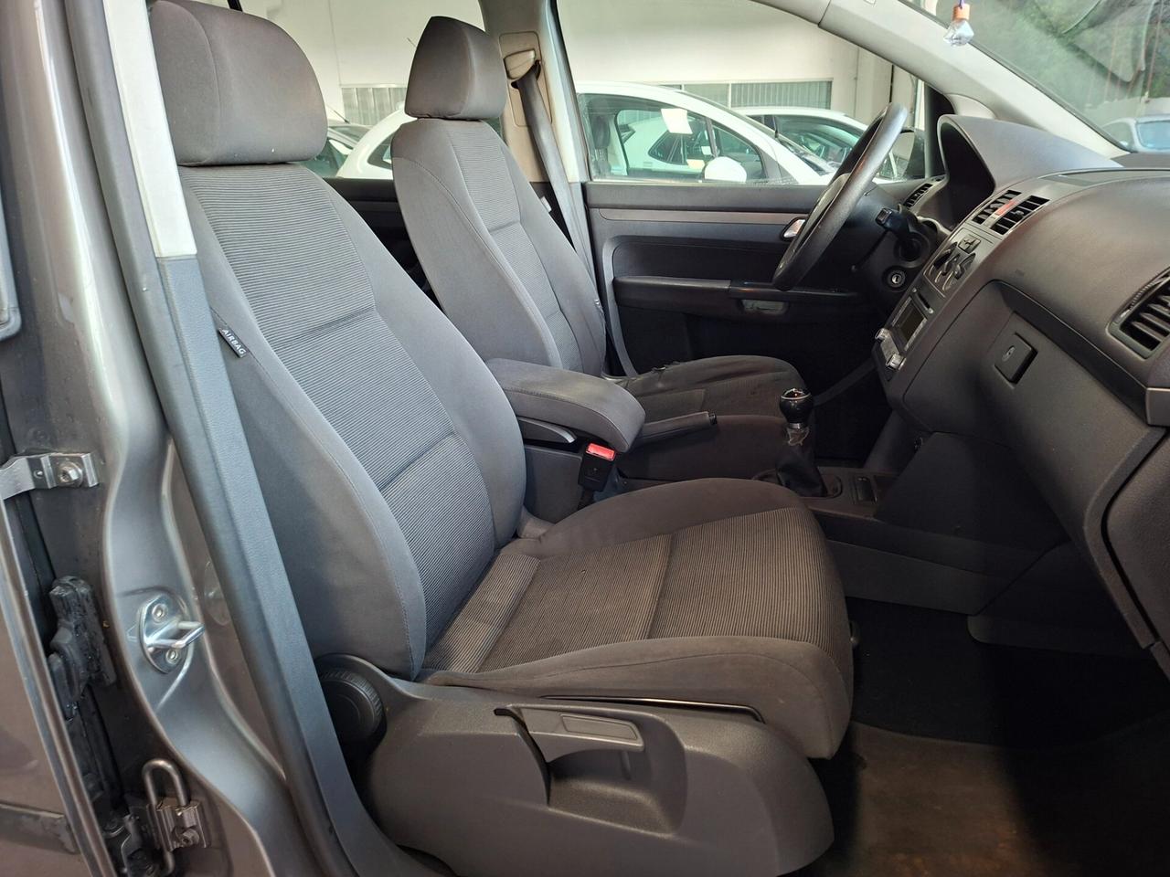 Volkswagen Touran 1.6 Conceptline