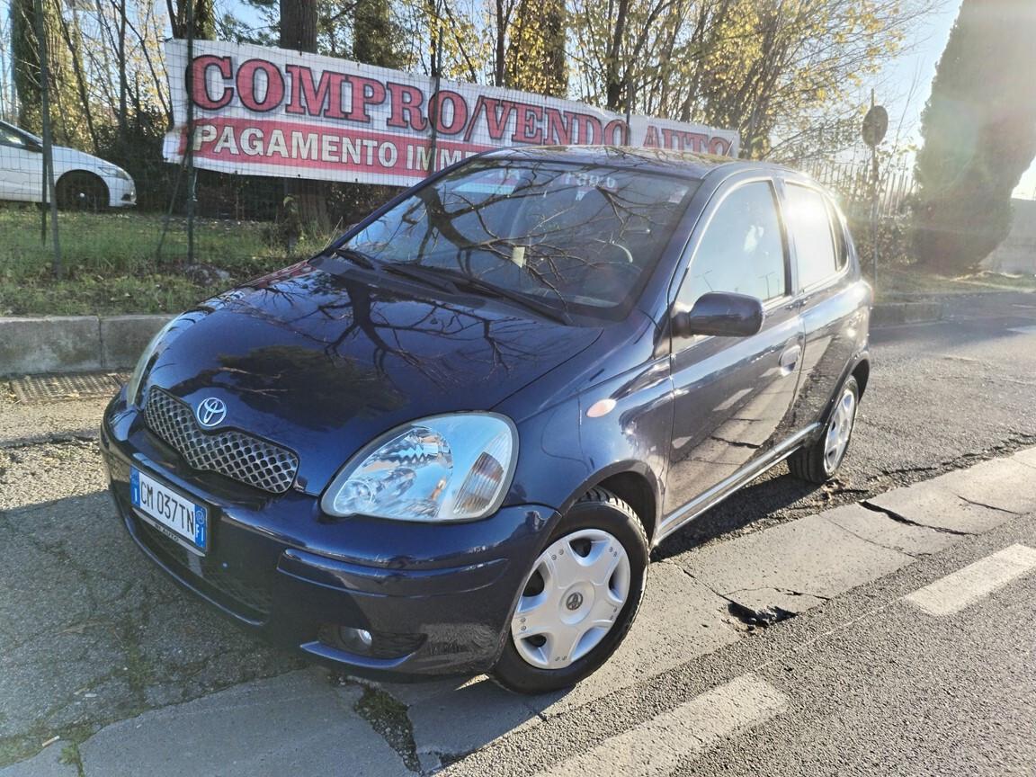 Toyota Yaris 1.0i 16V 5 p 102000km tagliandata gommata 2004