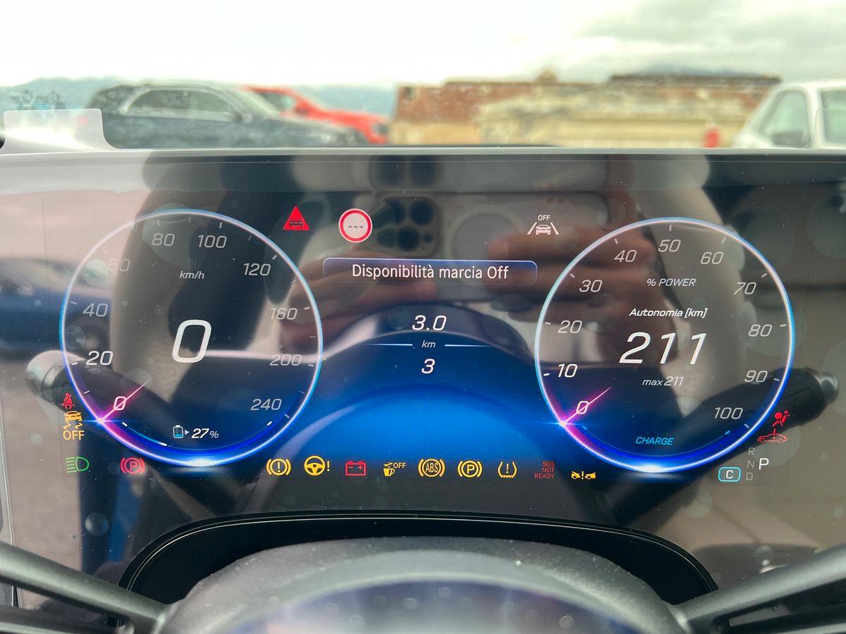 Mercedes-Benz CLA 250+ con tecnologia EQ