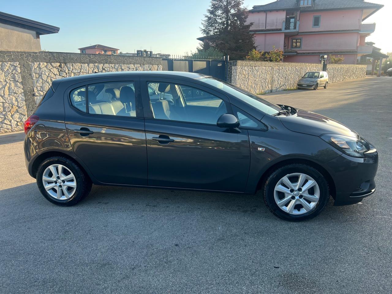 Opel Corsa 1.2 5 porte