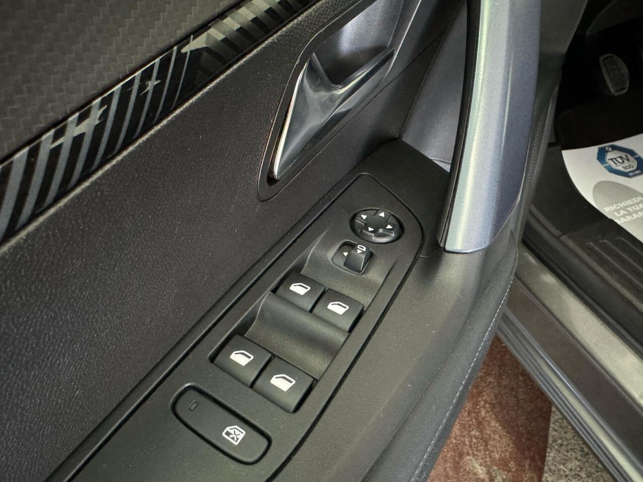 Peugeot 2008 BlueHDi 100 S&S Allure Navi Pack