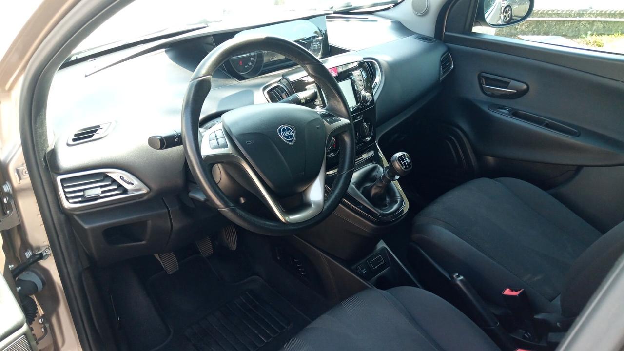 Lancia Ypsilon 1.2 69 CV 5 porte Gold