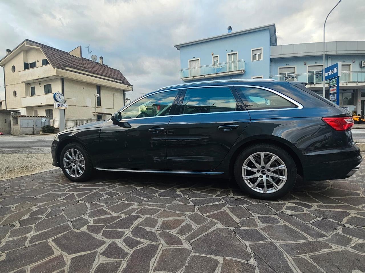 Audi A4 40 TDI quattro S tronic Business Advanced