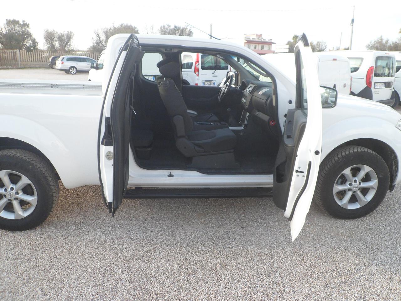 Nissan Navara pick-up king cab sport 4x4