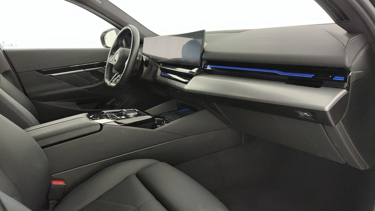 BMW Serie 5 G61 2024 Touring - 520d Touring 48V xdrive MSport auto