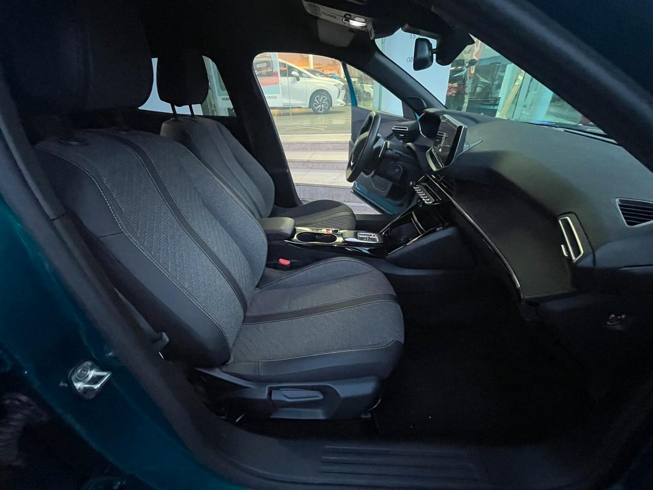 Peugeot 2008 PureTech 130 S&S EAT8 Allure