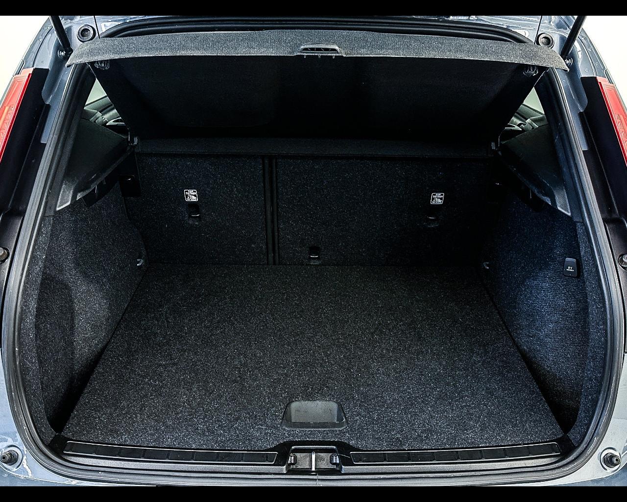 VOLVO XC40 T3 Geartronic Momentum Core