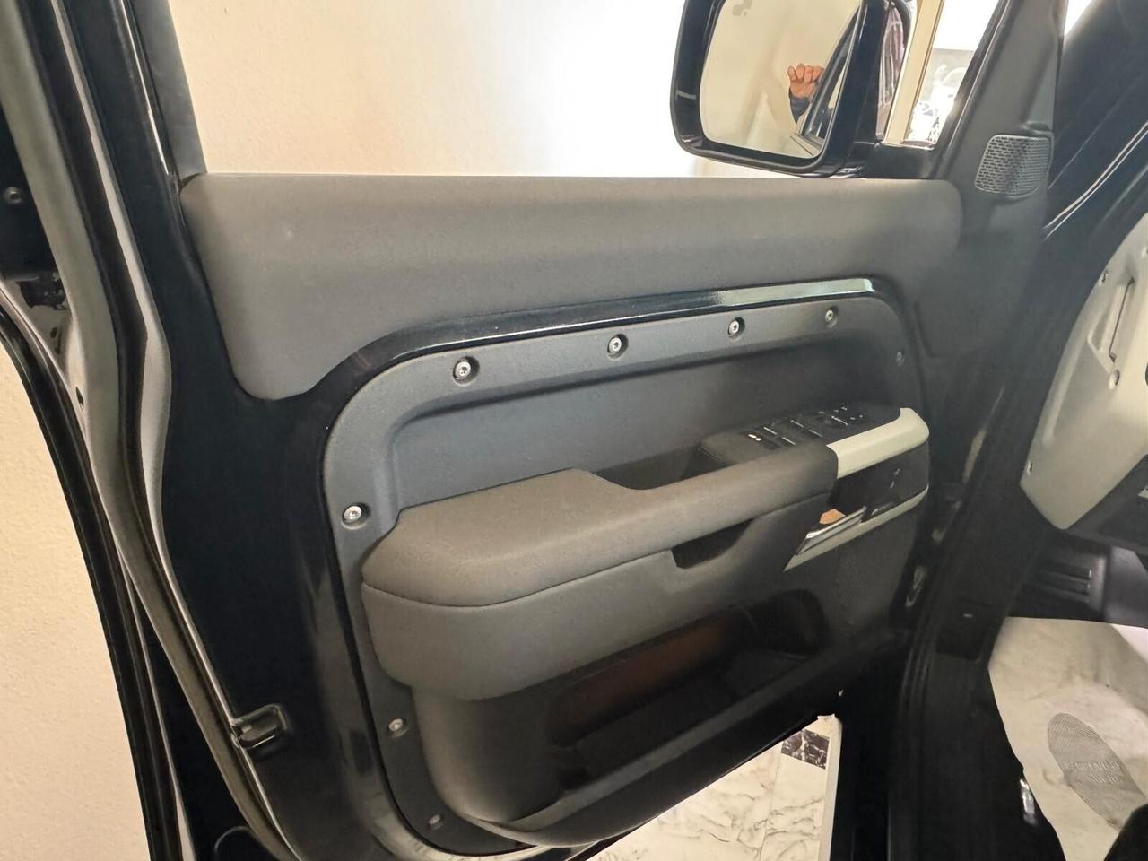 Land Rover Defender 110 3.0D I6 200 CV AWD Auto SE