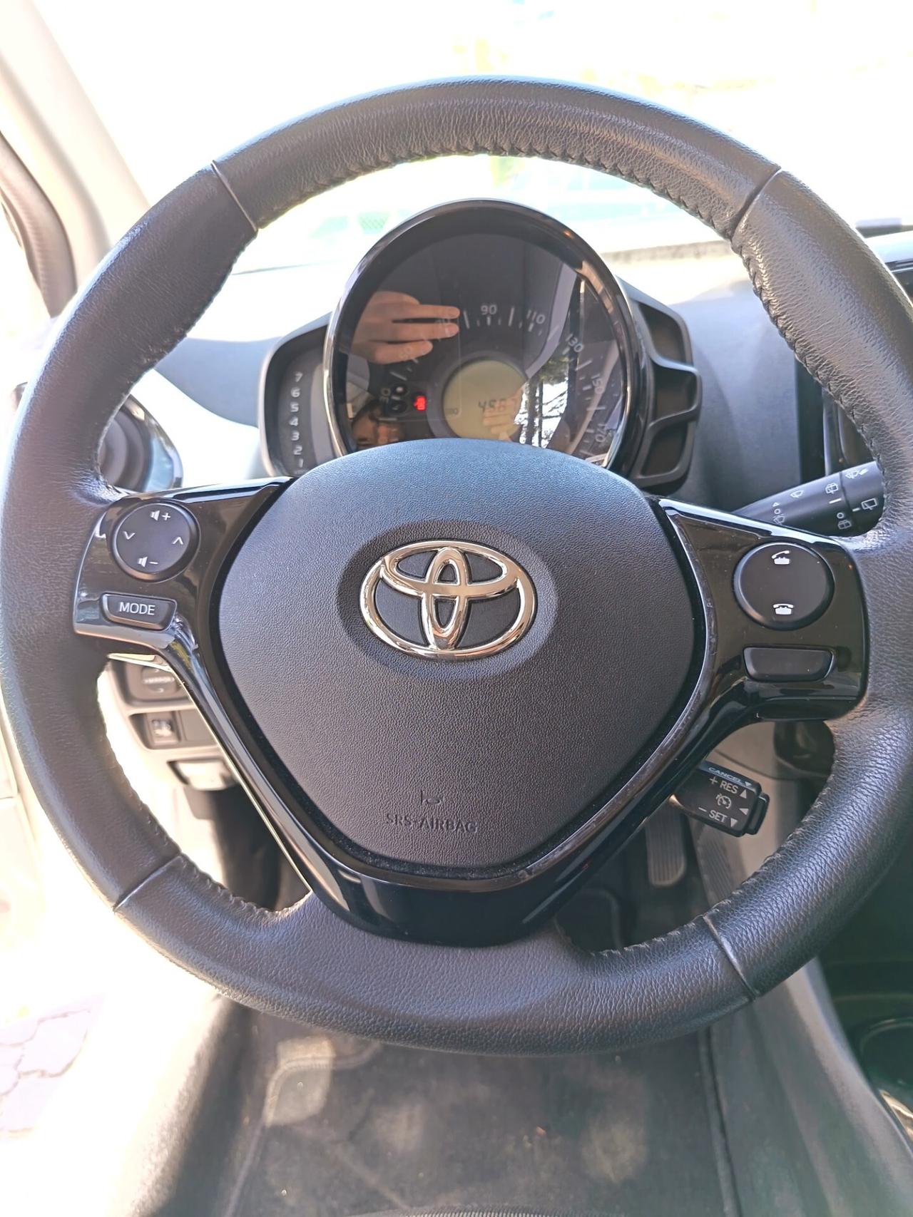 Toyota Aygo 1.0 VVT-i 69 CV 5 porte x-cool