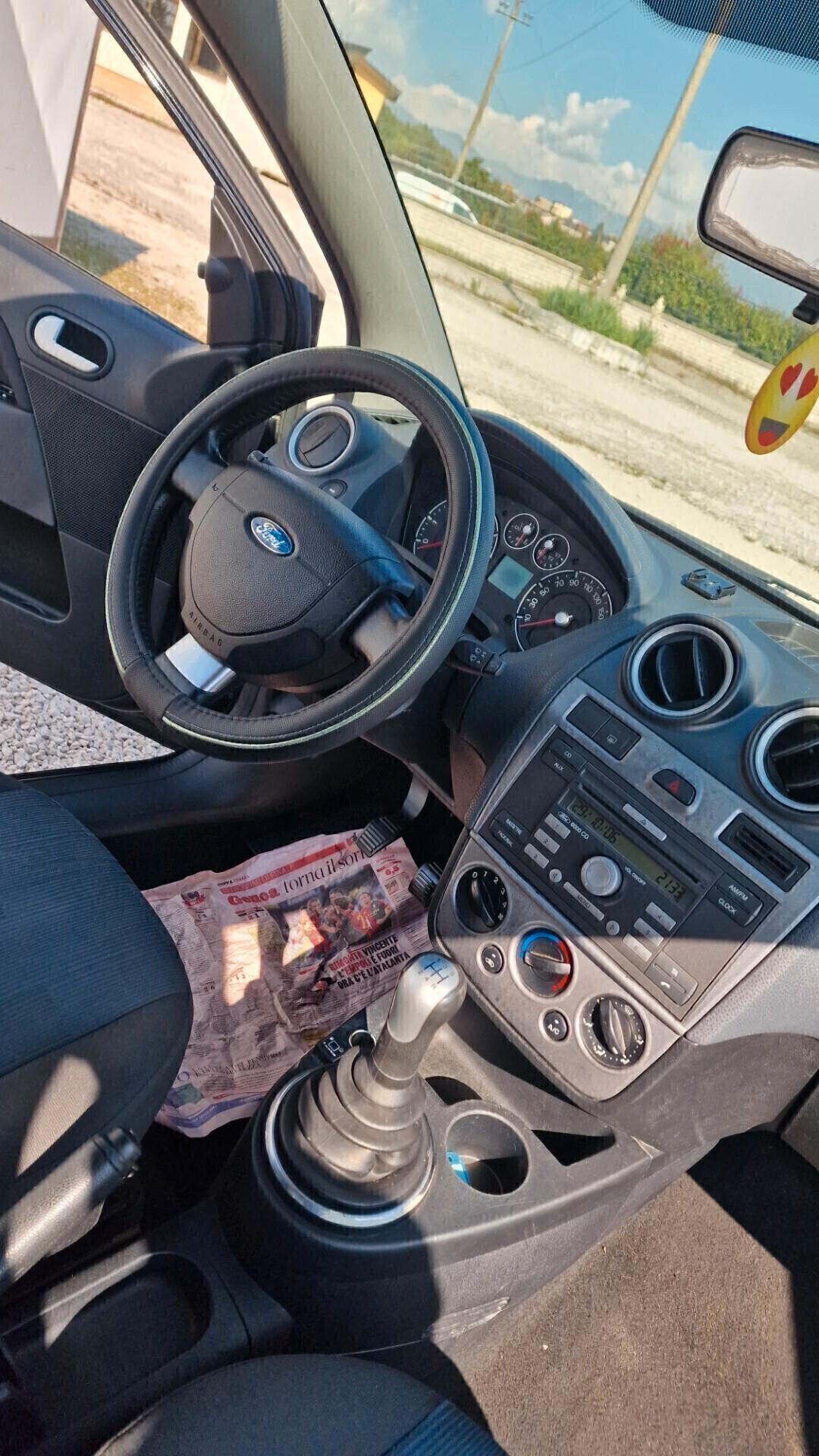 Ford Fiesta 1.2 16V 3p. Ghia "GPL"