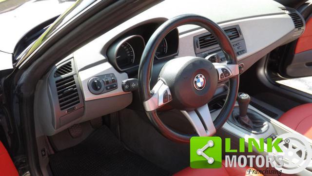 BMW Z4 ( E85 ) 2.2i roadster con interni in pelle rossa