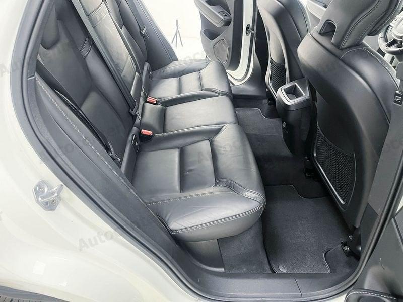 Volvo XC60 XC60 B4 (d) TRAZ ANT 197CV AUT R DESIGN **AUTOCARRO N1**