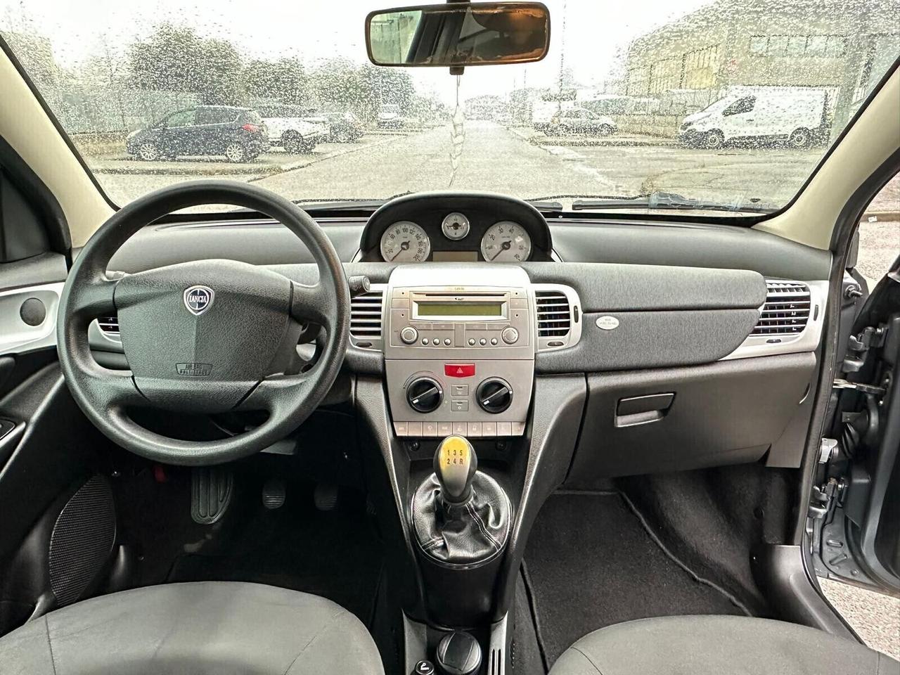 Lancia Ypsilon 1.3 MJT 75 CV Unyca