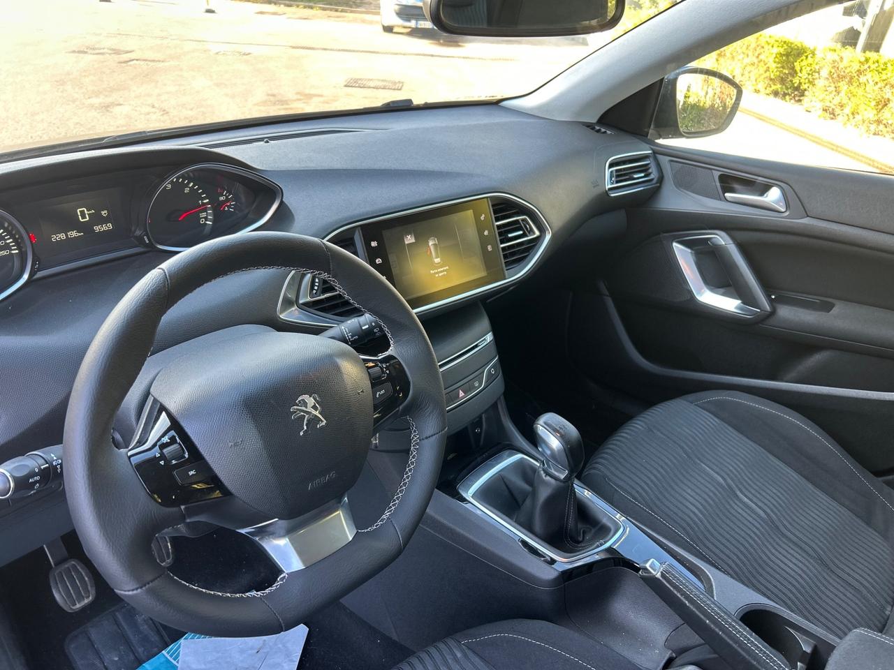 Peugeot 308 1500 cdi per neo patentati