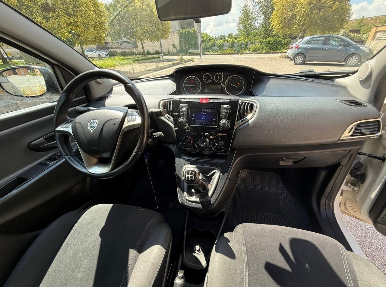 Lancia Ypsilon 1.2 Benzina 69Cv *PLATINUM* 12/2012