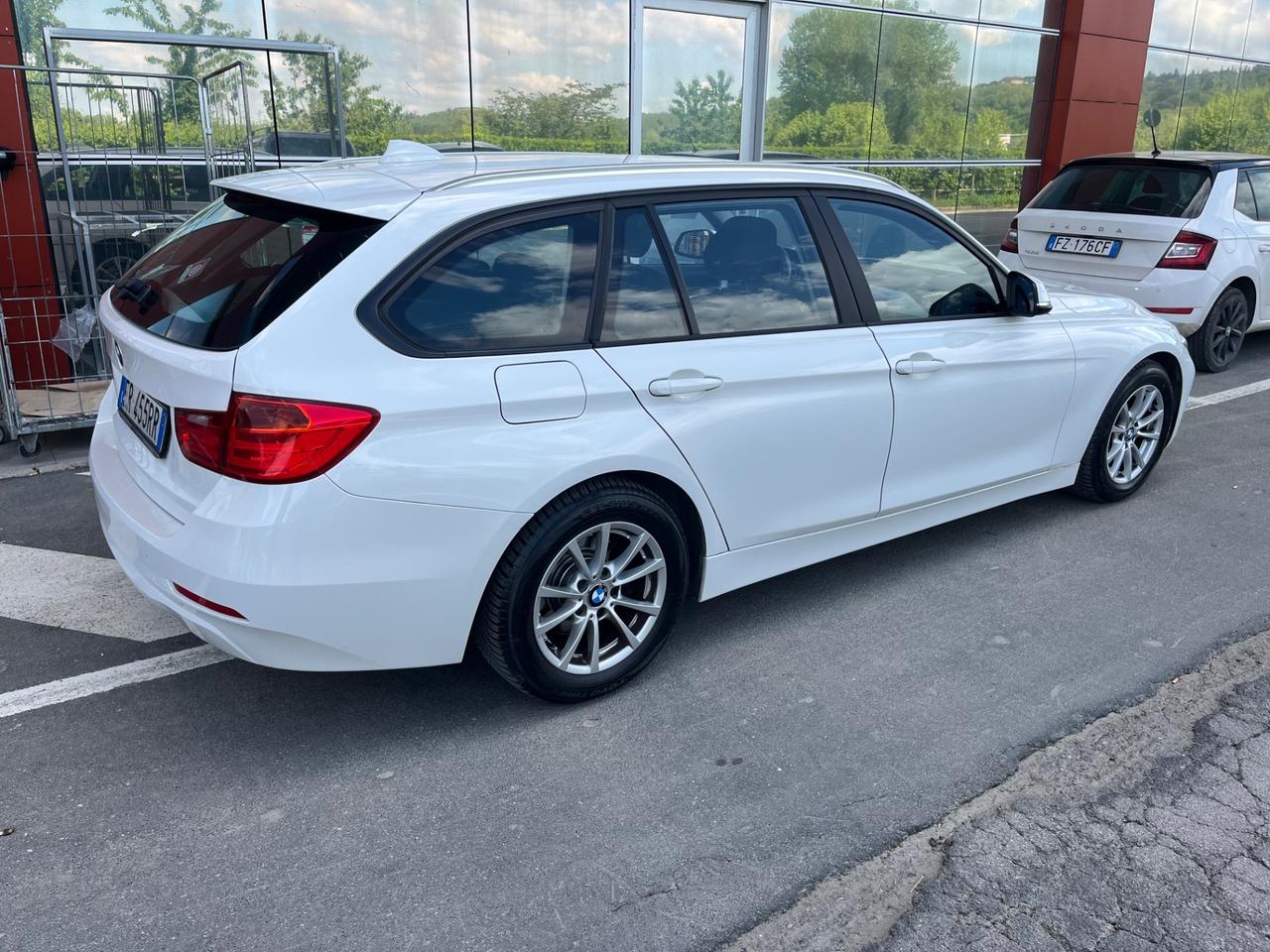 Bmw 318 318d Touring Business automatico 2013 2.0 DIESEL