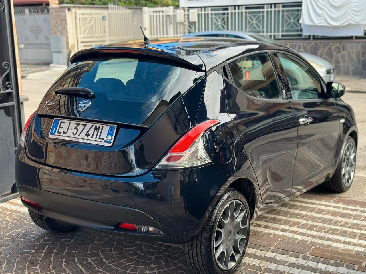 Lancia Ypsilon 0.9 TwinAir 85 CV 5 porte S&S Gold