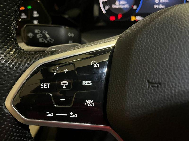 Volkswagen Golf Golf 1.5 eTSI 150 CV EVO ACT DSG R-Line