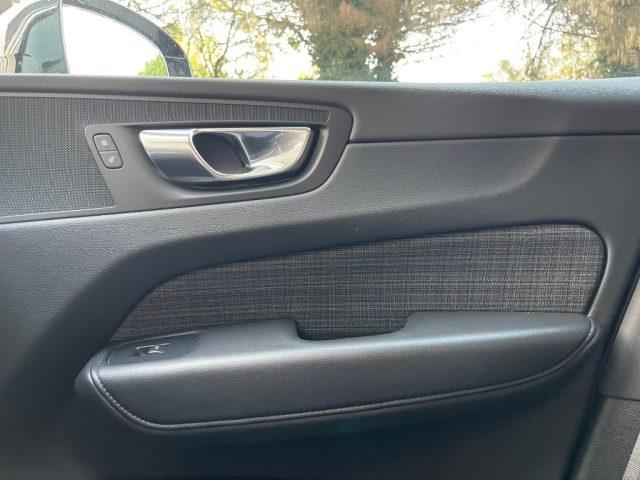 VOLVO XC60 2.0 B4 AWD AUTOMATICA CERCHI DA 19" FARI FULL LED