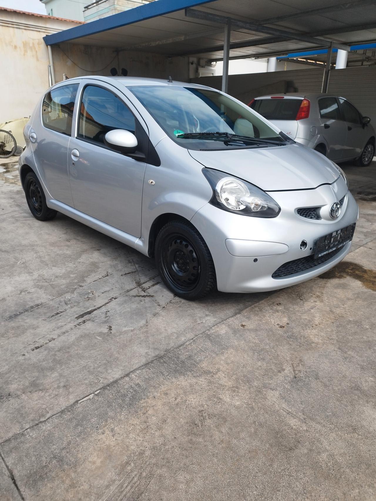 Toyota Aygo 1.0 VVT-i 69 CV 5 porte x-cool