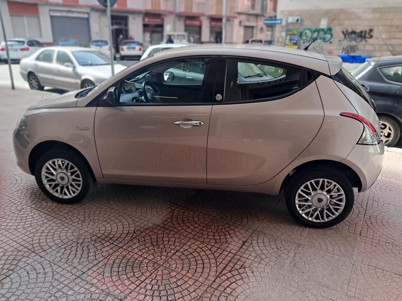 LANCIA YPSILON -NEOPATENTATI-2014-Euro4990