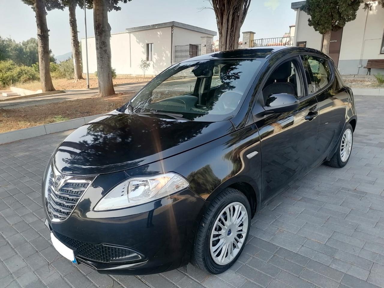 Lancia Ypsilon 1.2 Benz/GPL. - 2013