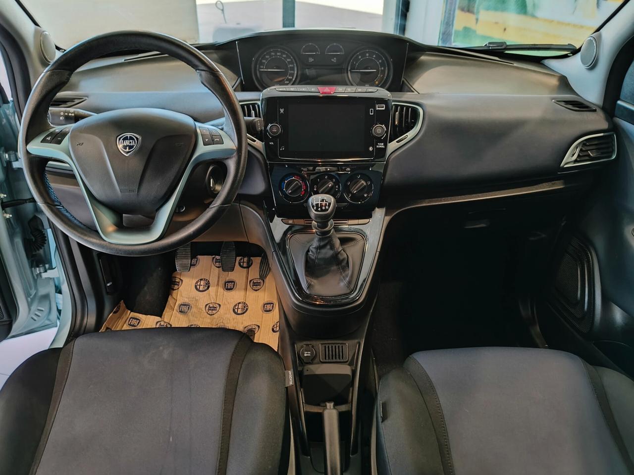 Lancia Ypsilon 1.0 70CV 5 porte Hybrid Gold Plus