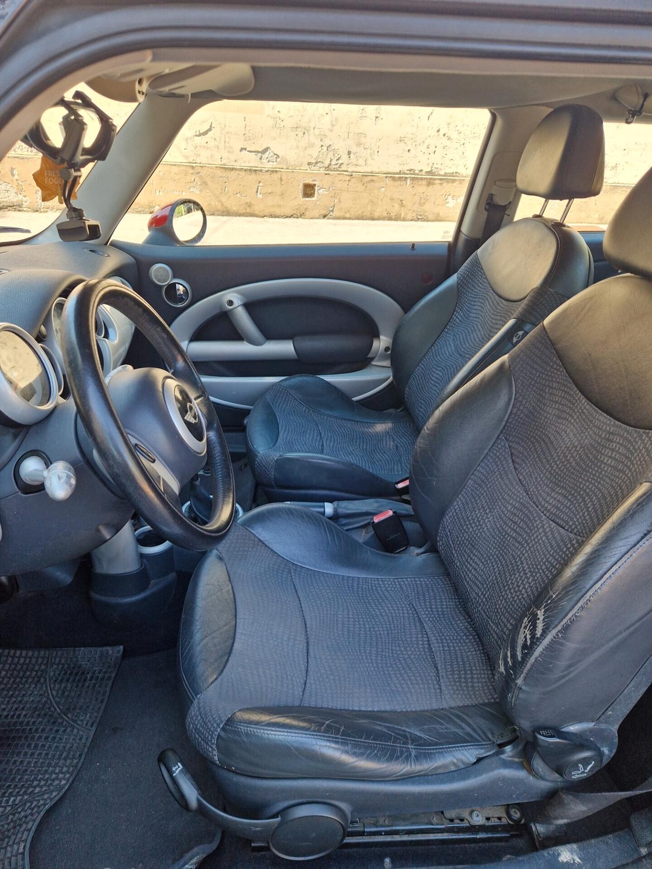 Mini 1.6 16V Cooper 116CV - 2002