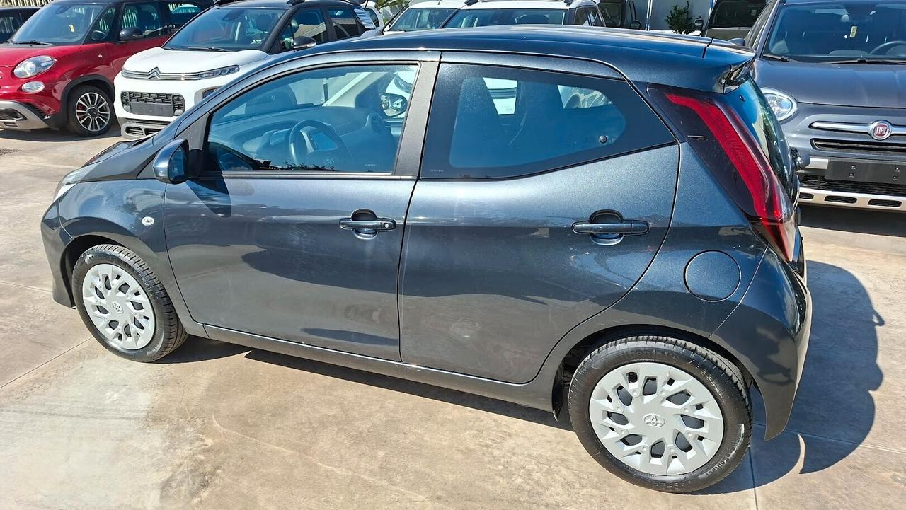Toyota Aygo Connect 1.0 VVT-i 72 CV 5 porte 2021