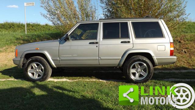 JEEP Cherokee Classic 2.5 TD 4 x4 ben tenuto