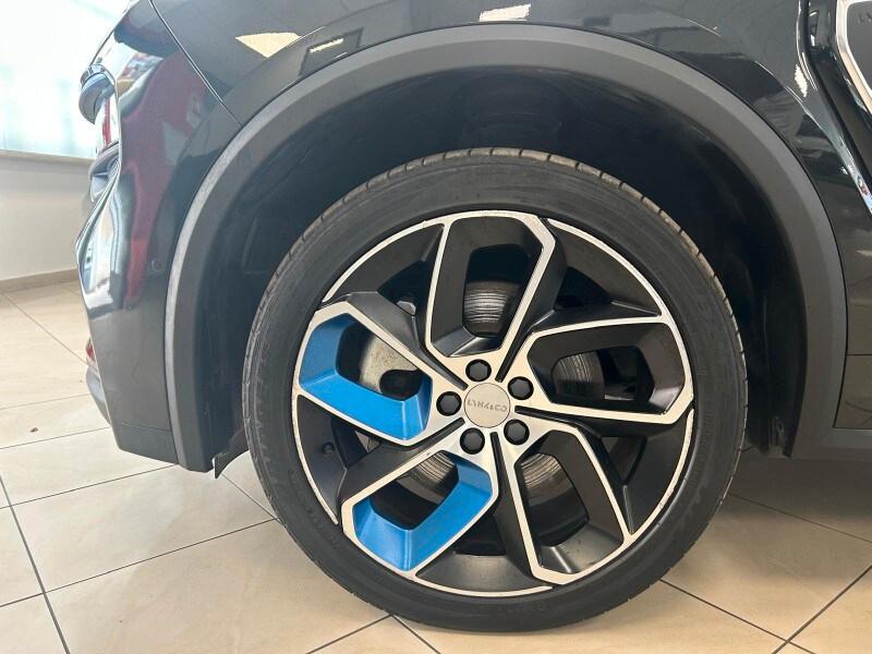 LYNK&CO 01 01 PHEV