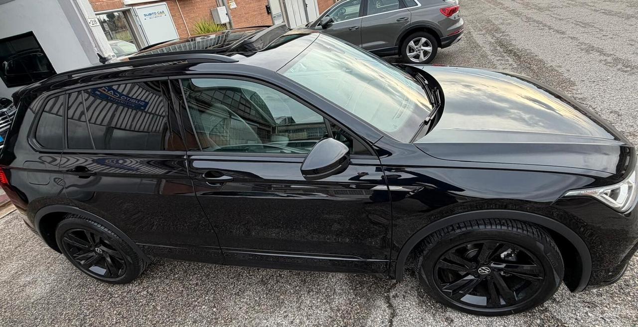 Volkswagen Tiguan 2.0 TDI 150 CV SCR DSG R-Line TETTO APRIBILE BLACK PACK