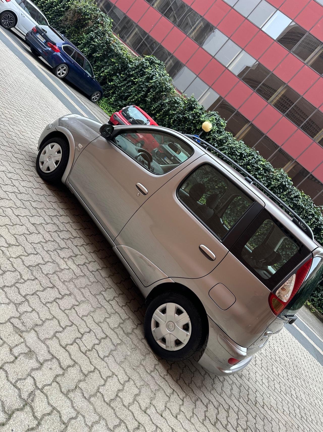 Toyota Yaris Verso 1.3i 16V cat Sol '03