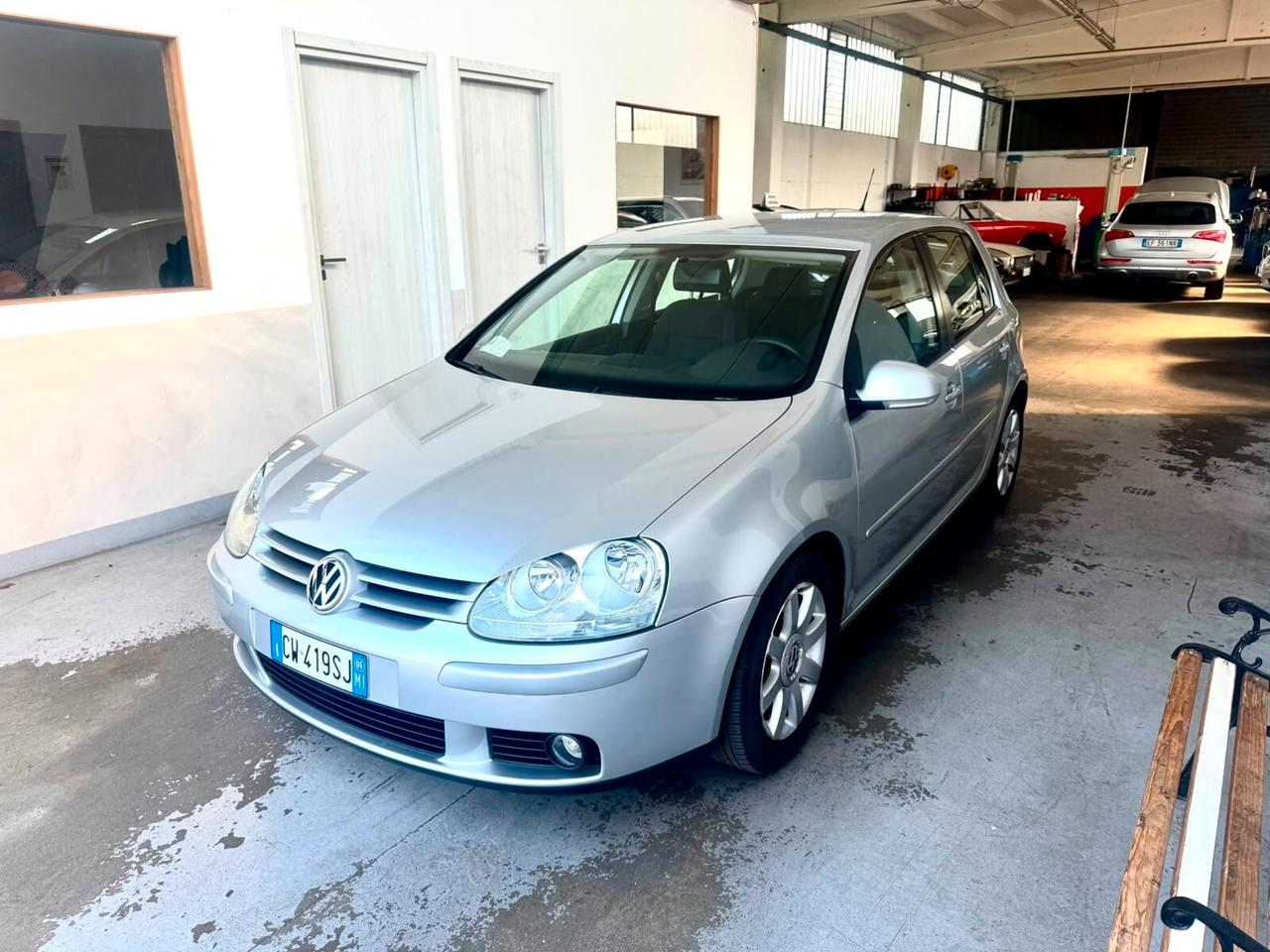 Volkswagen Golf 1.6 16V FSI 5p. Sportline