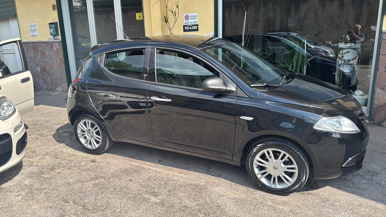 Lancia Ypsilon 1.2 69 CV 5 porte S&S Gold