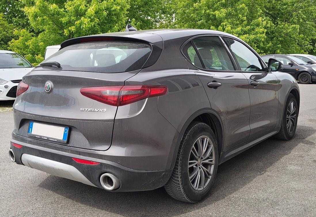 Alfa Romeo Stelvio 2.2 Turbodiesel 190 CV AT8 RWD Business