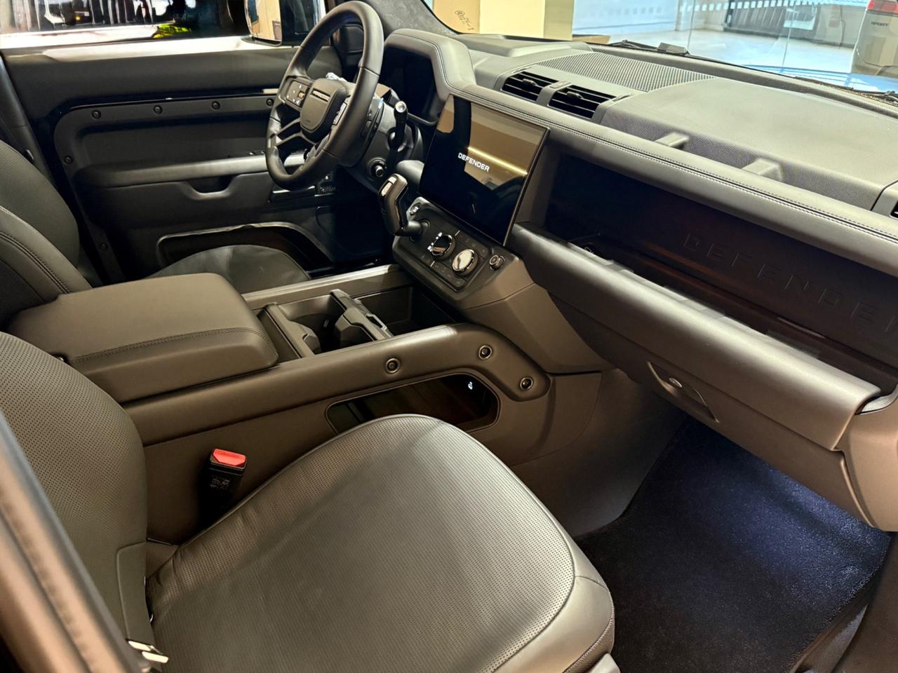 Land Rover Defender 110 4.4 V8 635 CV AWD Auto OCTA Black