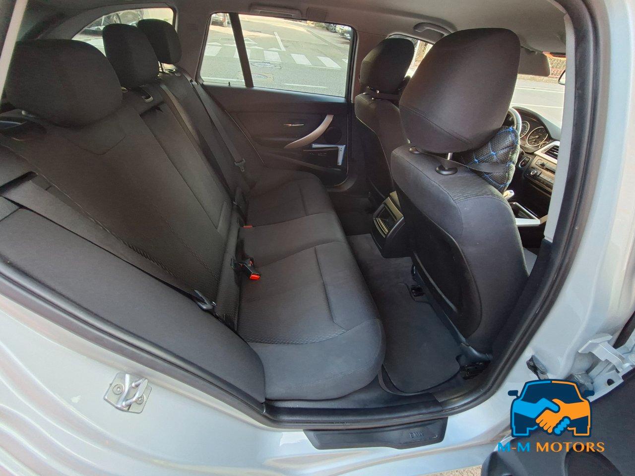 BMW 320 d Touring doppio treno di pneumatici
