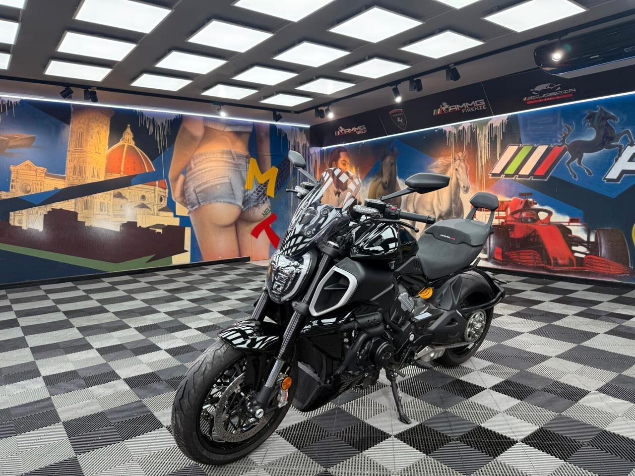 Ducati Diavel V4 (34050)