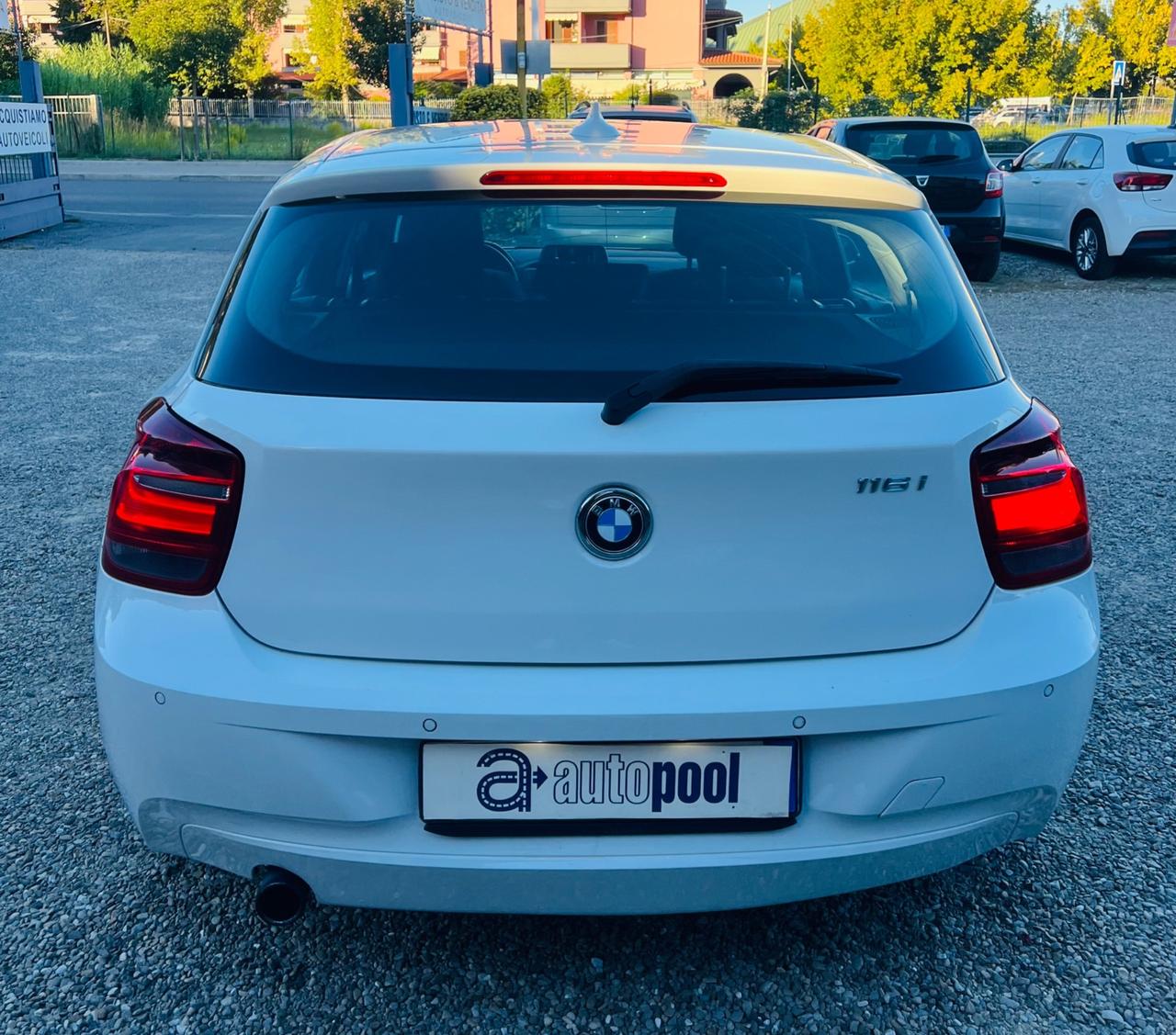 Bmw 116 116i 5p. Unique