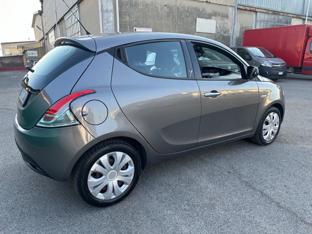 LANCIA YPSILUM BENZINA NEOPATENTATI