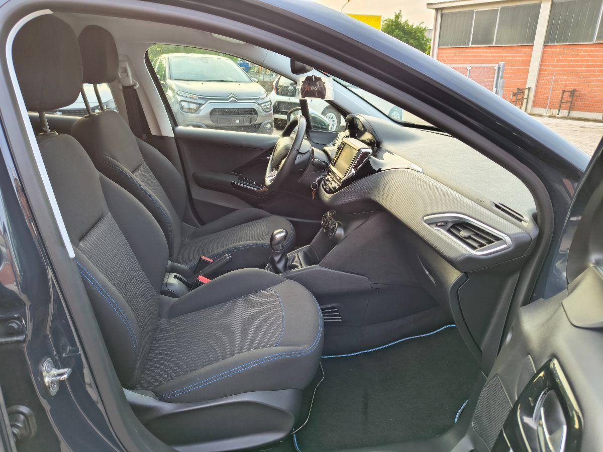PEUGEOT - 208 - PureTech 82 5p. Allure