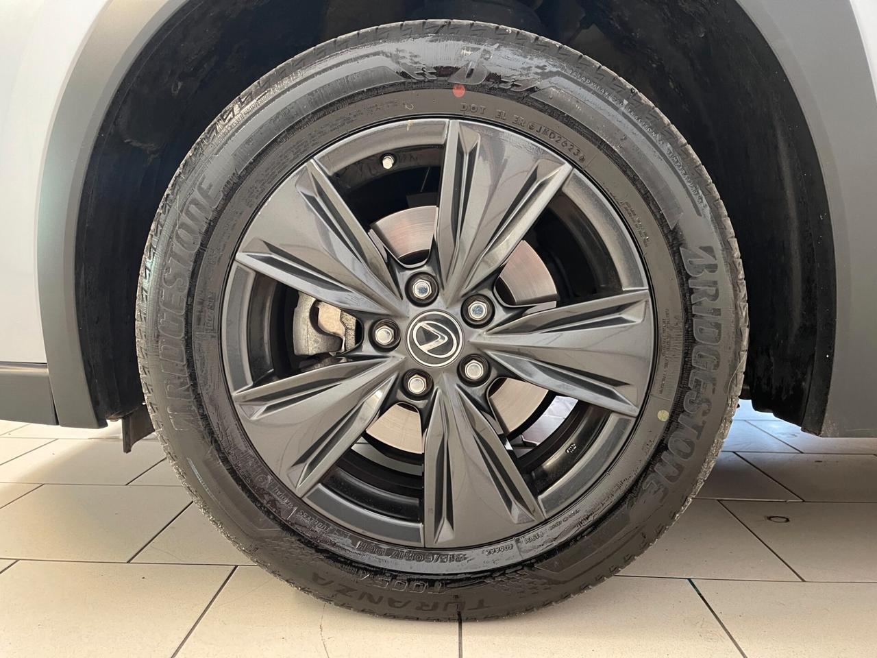 Lexus UX Lexus UX 250h Urban 2.0 2wd cvt-LEGGI SOTTO